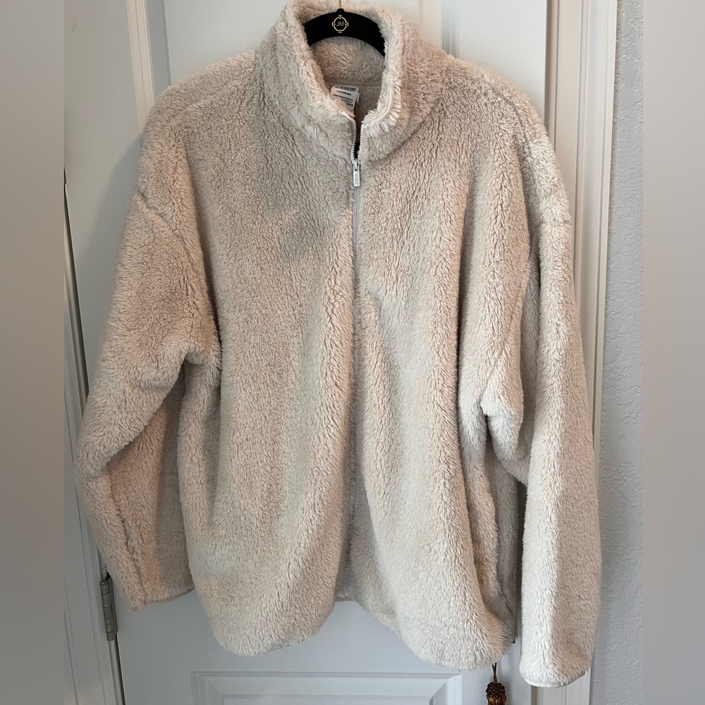 Victoria’s Secret Pink Woman’s Sz L plush zip front jacket. Vanilla Bean.